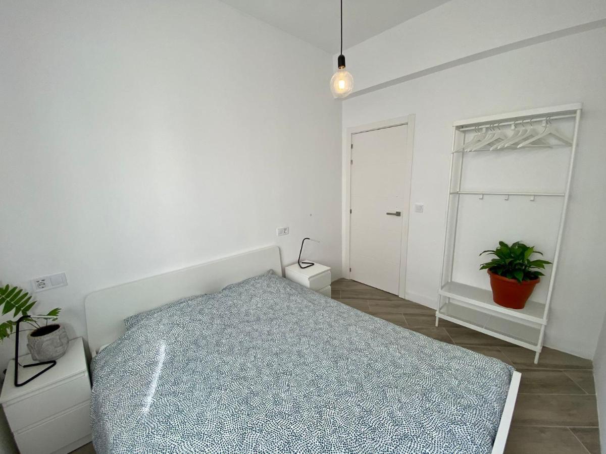 Room With Private Bathroom - Vivienda Vacacional Out Of Blue سانتا كروث ذي لا بال الغرفة الصورة